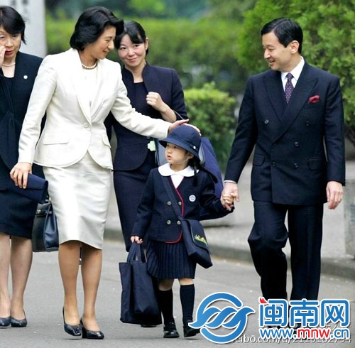 2006年日本皇太子夫妇参加公主的幼儿园入园仪式