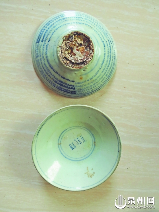 明代蓖点纹青花碗