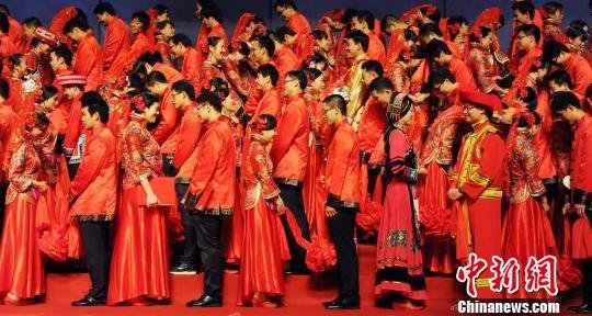 福州百对新人办集体婚礼 仪式展现中国风1