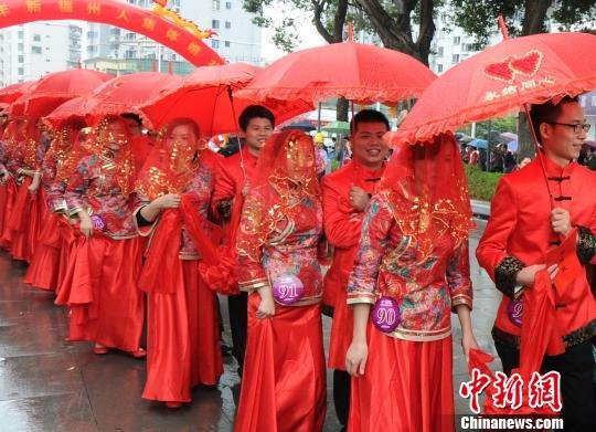 福州百对新人办集体婚礼 仪式展现中国风(图)2