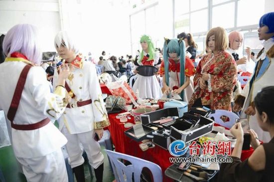 化妆后台，cosplay的聚集地和变身地