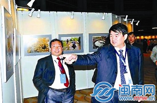 廖少华（右）与洪金洲（左）共同出席某活动（资料图）