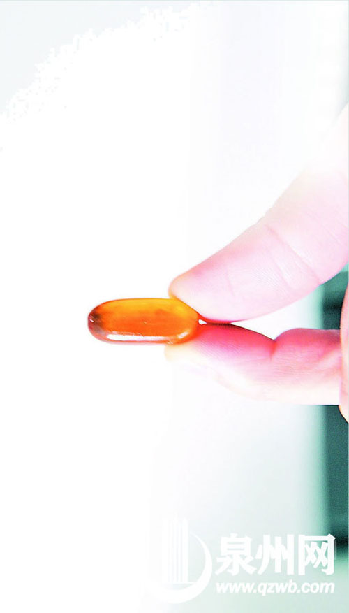 诈骗团伙就是用这粒胶囊骗了老许和老谢