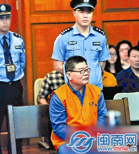 谢鹏飞在法庭受审