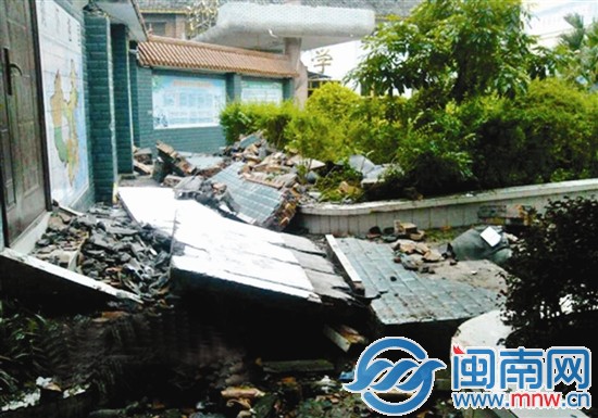 四川一民房墙体垮塌