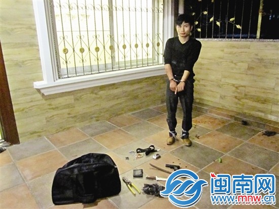 嫌犯携带大量作案工具