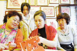 “非遗”漳浦剪纸“扎根”漳州城