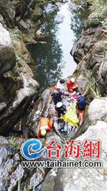 驴友在同安坠崖受伤