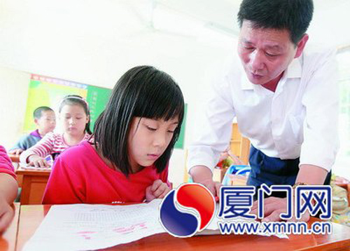 叶江南27载青春献给山村小学