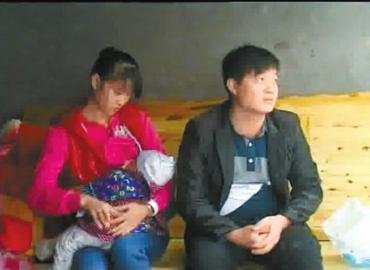 焦急的伍承洪、李美霞夫妇