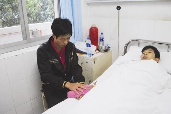 龙岩14岁男孩一夜肚大如孕妇 体重骤增十斤(图)