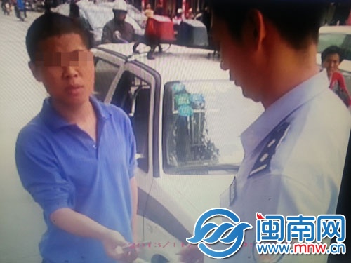 范某报警要求李警官介绍工作