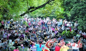 晓港公园里的歌者曾被指太吵
