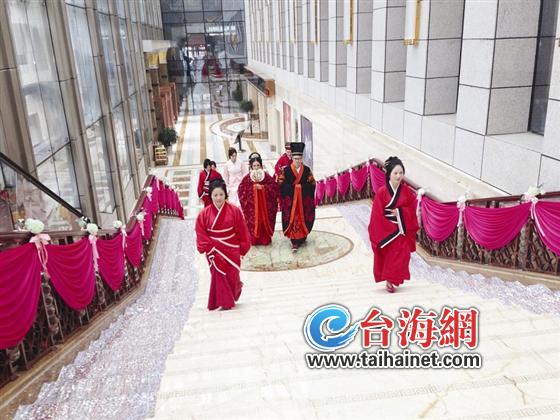 组图：龙岩一名姑娘出嫁，办起周制婚礼3