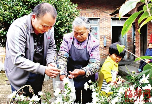既当厨师，又当门卫