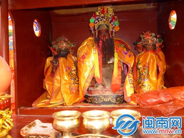水上帝君神像