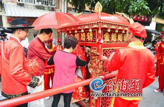 骑马抬轿迎亲的方式，很合适