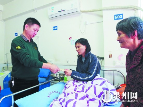爱心人士自发探望并捐款