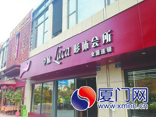 这家会所外表装饰得比较奢华，顾客不多