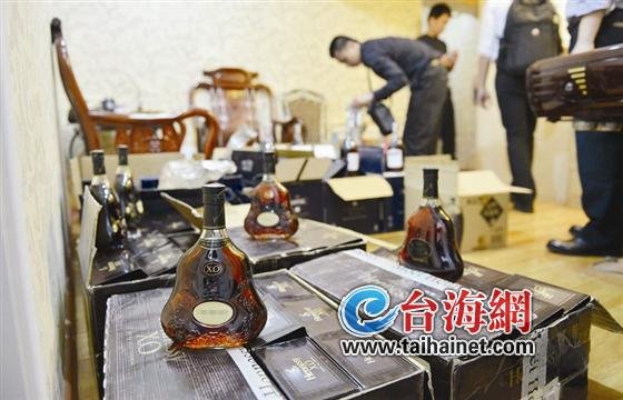 厕所对面搜出25万元假酒