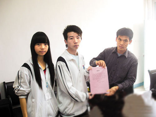 2名高三学生扶起摔倒老人反被索赔