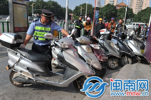 田安路跟东湖街交叉口