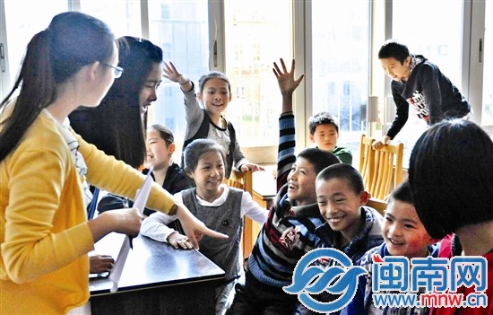 孩子们积极性很高，争先恐后答题