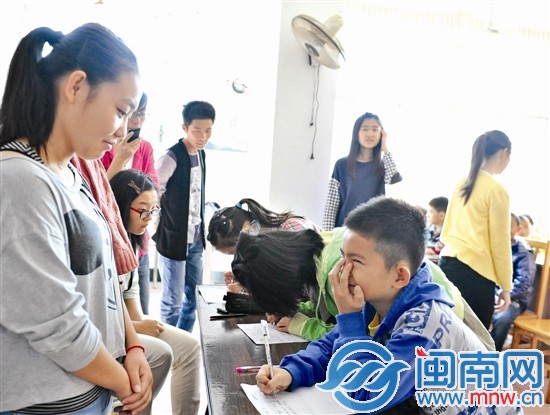让我想想，这个字该怎么写呢？