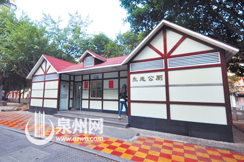 这处位于美食街附近的生态厕所是泉州第一个生态厕所