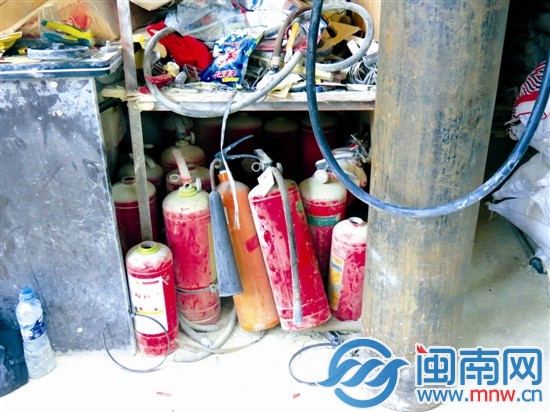 灌入有毒干粉 制造“害人”灭火器