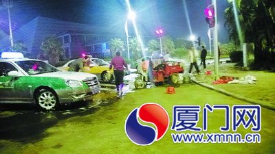 出租车是“幽灵”洗车摊的最主要“客户”。