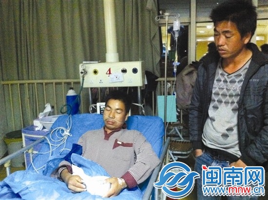 船长郑锦长在漳浦县医院重症监护室接受治疗