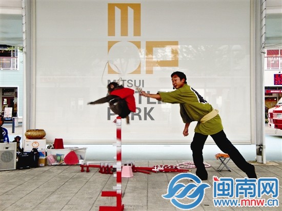 把街道变成舞台不是一句口号，横滨市里这样的城市文 