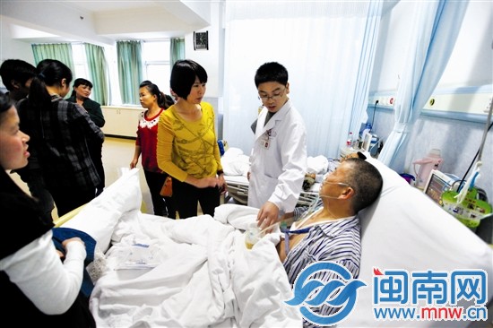 昨天，翁师傅的病房热闹起来