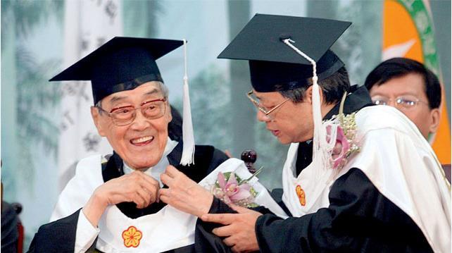 2005年11月15日，台湾大学举行庆祝成立77年暨60周年 