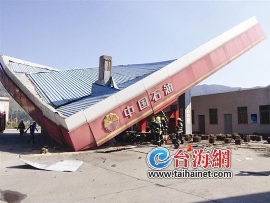 龙岩货车冲下坡撞毁加油站货车司机不幸遇难