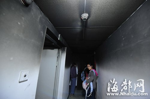 福州一新居着火被烧成 毛坯  疑因充电器长期不拔