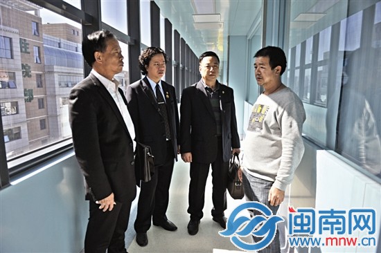 世界孙氏宗亲联谊总会给小凡茹送来爱心款