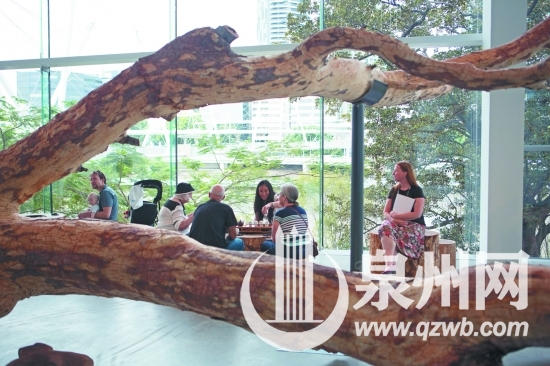 蔡国强作品《茶庭》，游客们于此品味泉州名茶