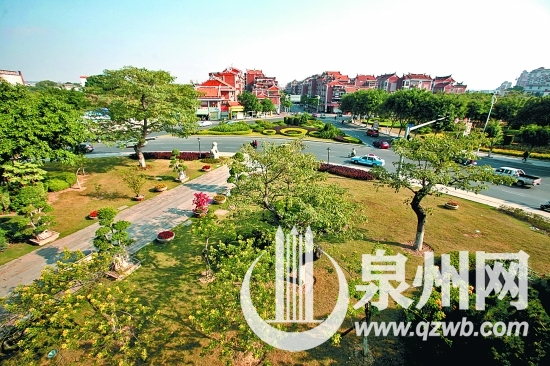 临漳门四周绿意盎然,俨然一个小公园。