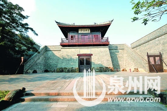 泉山门古朴却显冷清