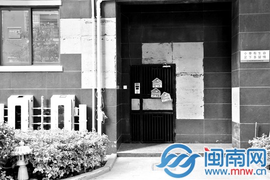 小区一楼外墙都有墙砖脱落
