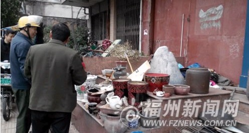 福州烟台山征迁改造 引来一群“淘旧货族”(图)