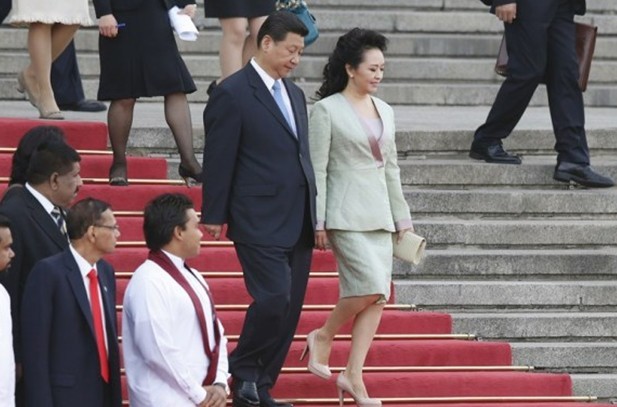 习近平彭丽媛举行仪式欢迎斯里兰卡总统