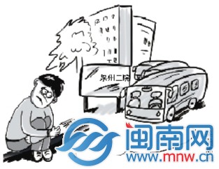 13岁男孩蹲坐路边