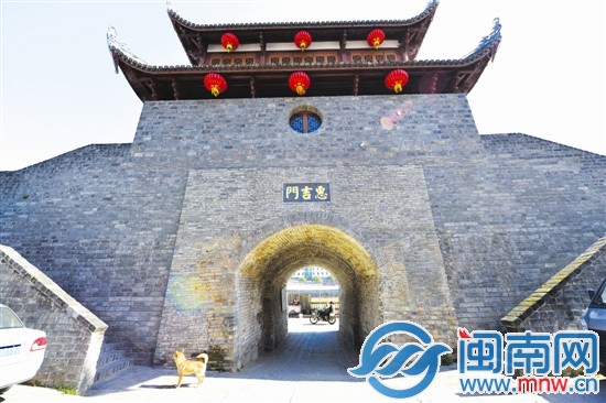 长汀保护古城的努力打动了成龙