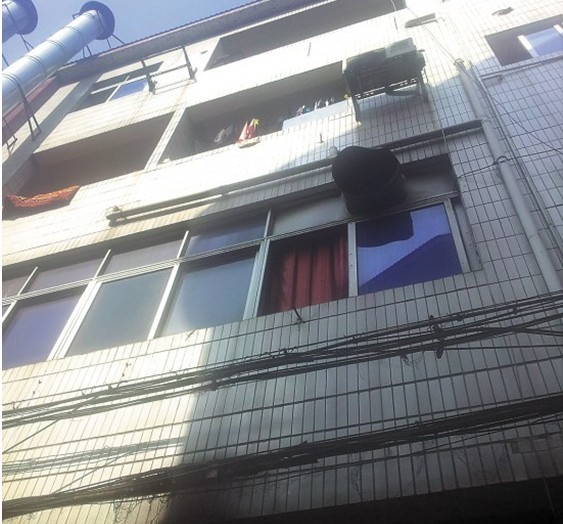 死者当时从二楼离奇摔下身亡