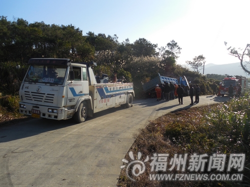 福州闽侯县青口镇青龙山一段下坡山路发生一起车祸