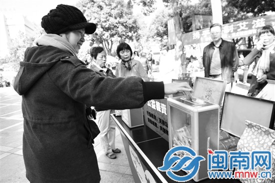 第一次义卖，共筹得善款1200多元