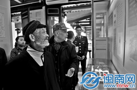 王悟圣老先生在泉州市区的开闽三王祠寻找线索